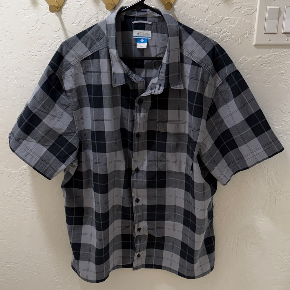 Columbia Men's Black and Gray Plaid Button-Down Shirt